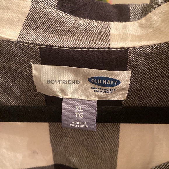 New xl old navy 1/2 button down top - Picture 2 of 5